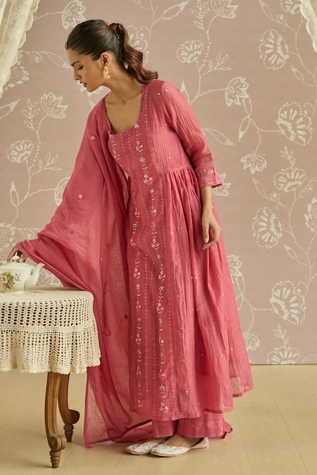 Kritika Dawar Coral Chanderi, Cotton Embroidery, Sequins Square Roohi Panelled Kurta Set at Aza Fashions Kritika Dawar_Coral Chanderi, Cotton Embroidery, Sequins Square Roohi Panelled Kurta Set _at_Aza_Fashions