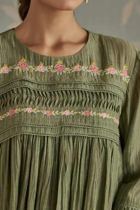 Kritika Dawar Green Chanderi Embroidery, Lace Round Neck Rosa Self Stripe Floral Pattern Kurta at Aza Fashions Kritika Dawar_Green Chanderi Embroidery, Lace Round Neck Rosa Self Stripe Floral Pattern Kurta _at_Aza_Fashions