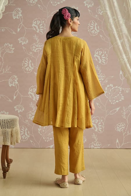 Kritika Dawar Mustard Tissue, Chanderi Sequins V-neck Zaina Hand Embroidered Kurta Set Online at Aza Fashions Kritika Dawar_Mustard Tissue, Chanderi Sequins V-neck Zaina Hand Embroidered Kurta Set _Online_at_Aza_Fashions