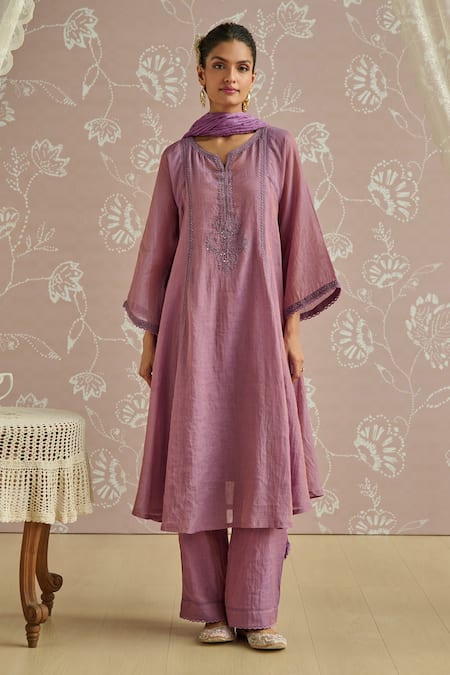 Kritika Dawar Purple Tissue, Silk Embroidery Round Neck Tara Hand Kurta Set 