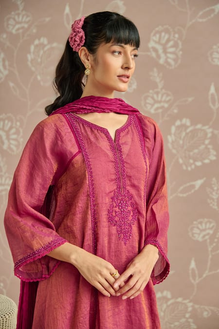 Buy_Kritika Dawar_Magenta Tissue, Silk Embroidery Round Neck Tara Hand Kurta Set _Online_at_Aza_Fashions