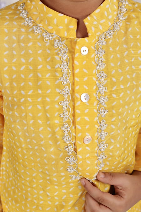 LA Dee DA_Yellow Chanderi, Cotton Embroidery Sunshine Spark Geometric Print Kurta Set _Online_at_Aza_Fashions