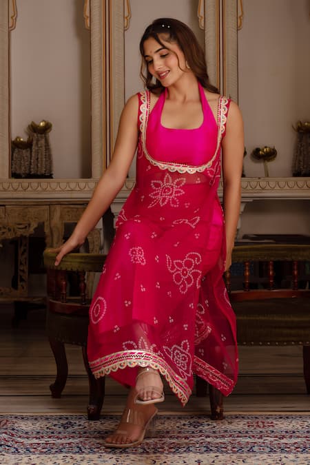 Pomcha Jaipur_Pink Georgette, Taffeta Embroidery Round Neck Bandhej Kurta Pant Set _at_Aza_Fashions