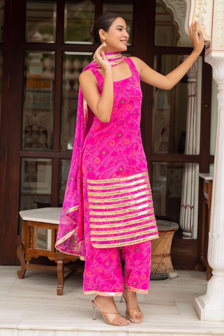 Pomcha Jaipur Pink Georgette Zari Round Neck Radha Bandhej Kurta Set Online at Aza Fashions Pomcha Jaipur_Pink Georgette Zari Round Neck Radha Bandhej Kurta Set _Online_at_Aza_Fashions