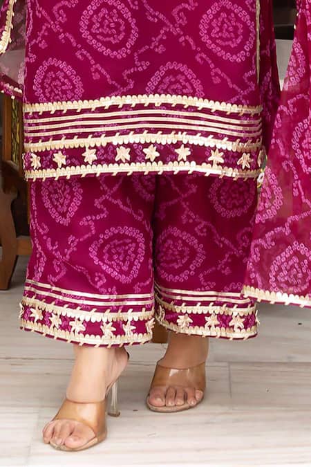 Pomcha Jaipur_Pink Georgette Embroidery Round Neck Bandhej Kurta Set _Online_at_Aza_Fashions