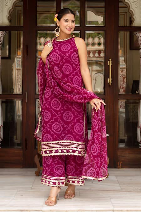 Pomcha Jaipur_Pink Georgette Embroidery Round Neck Bandhej Kurta Set _at_Aza_Fashions