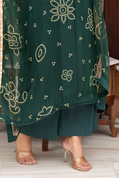 Pomcha Jaipur Green Georgette, Cotton Embroidery V-neck Bandhej Dark Kaftan With Pant Online at Aza Fashions Pomcha Jaipur_Green Georgette, Cotton Embroidery V-neck Bandhej Dark Kaftan With Pant _Online_at_Aza_Fashions