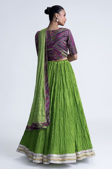 Naina Jain Green Bandhani Crushed Lehenga Set 