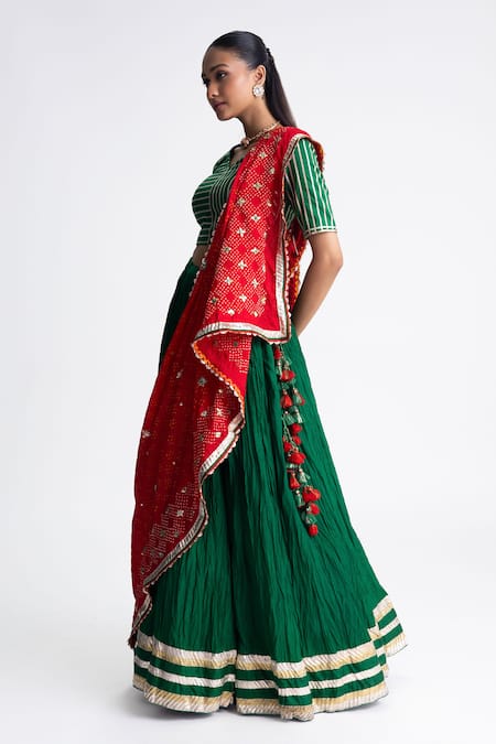 Naina Jain_Green Silk Gota Patti V-neck Crushed Lehenga Set _Online_at_Aza_Fashions