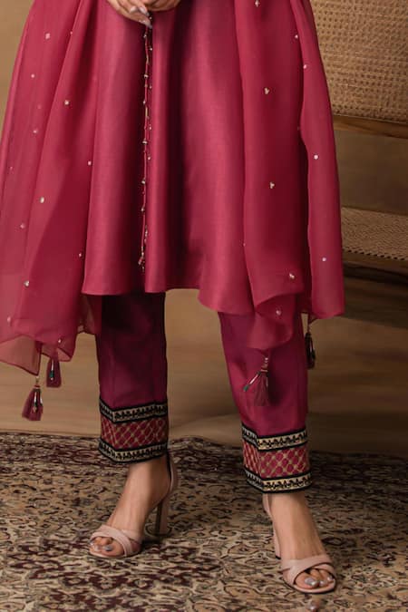 Buy_ISHA GUPTA TAYAL_Pink Silk, Organza Embroidery V-neck Kurta Set _Online_at_Aza_Fashions