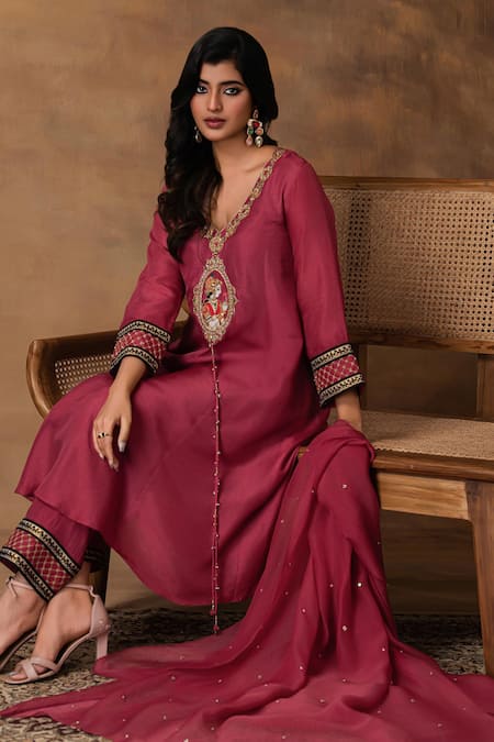 ISHA GUPTA TAYAL_Pink Silk, Organza Embroidery V-neck Kurta Set _at_Aza_Fashions