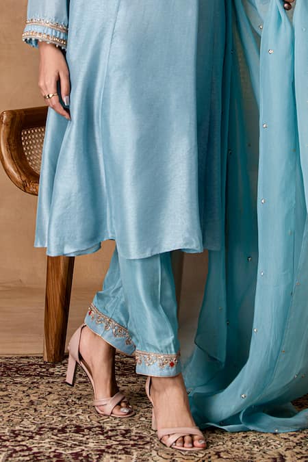 Buy_ISHA GUPTA TAYAL_Blue Silk, Organza Sequins V-neck Metallic Pastel Embroidered Kurta Set _Online_at_Aza_Fashions
