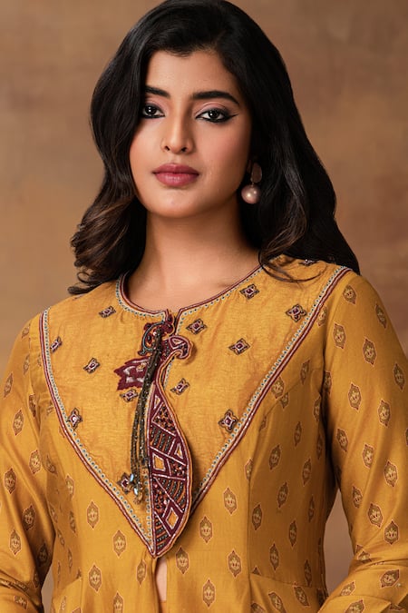 Buy_ISHA GUPTA TAYAL_Mustard Chanderi Embroidery Round Gold Printed Asymmetric Anarkali And Pant Set _Online_at_Aza_Fashions