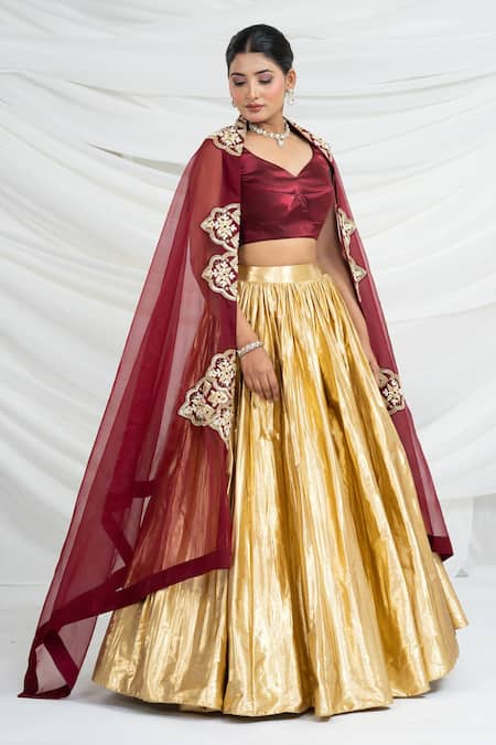 Buy_Ellemora Fashions_Gold Tissue, Silk Embroidery, Zari Sweetheart Neck Royale Blouse Lehenga Set _Online_at_Aza_Fashions