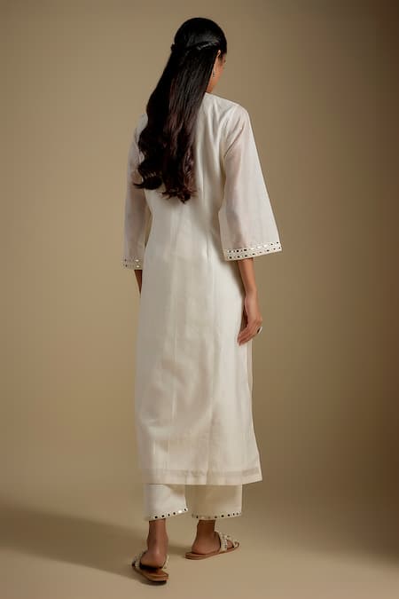 Shop Asaga Ivory Chanderi, Muslin, Organza V-neck Drapiva Emoroidered Bodice Kurta Set at Aza Fashions Shop_Asaga_Ivory Chanderi, Muslin, Organza V-neck Drapiva Emoroidered Bodice Kurta Set _at_Aza_Fashions