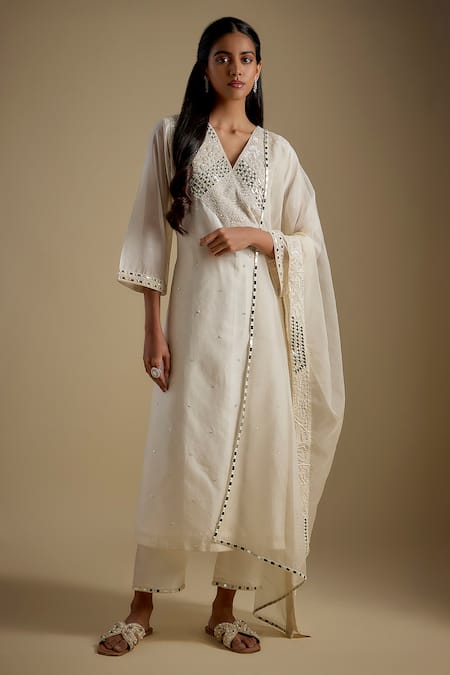 Asaga Ivory Chanderi, Muslin, Organza V-neck Drapiva Emoroidered Bodice Kurta Set 