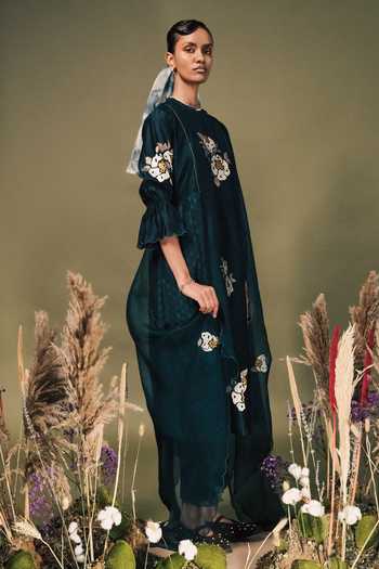 Arcvsh By Pallavi Singh Flower Embroidered Kurta & Pant Set 