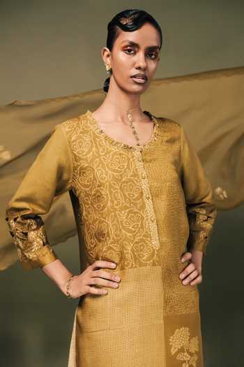Arcvsh By Pallavi Singh_Mauve Linen, Organza Embroidery Round Neck Floral Vine Print Kurta And Pant Set _at_Aza_Fashions
