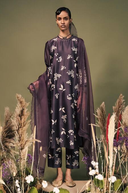 Arcvsh By Pallavi Singh_Purple Silk, Chanderi Embroidery Round Neck Garden Print Kurta And Pant Set _Online_at_Aza_Fashions