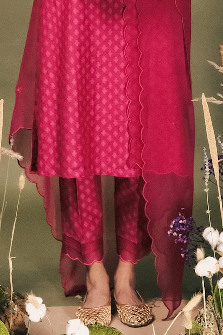 Arcvsh By Pallavi Singh_Fuchsia Silk, Chanderi, Brocade Embroidery Geometric Woven Kurta And Pant Set _Online_at_Aza_Fashions