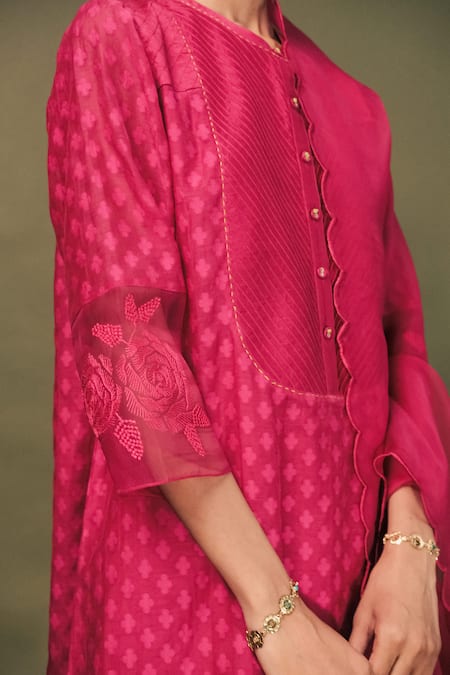 Buy_Arcvsh By Pallavi Singh_Fuchsia Silk, Chanderi, Brocade Embroidery Geometric Woven Kurta And Pant Set _Online_at_Aza_Fashions