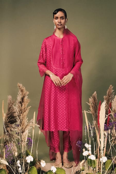 Arcvsh By Pallavi Singh_Fuchsia Silk, Chanderi, Brocade Embroidery Geometric Woven Kurta And Pant Set _at_Aza_Fashions