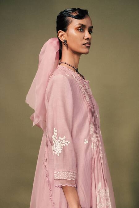 Buy_Arcvsh By Pallavi Singh_Purple Chanderi Embroidery Round Neck Floral Print Pleated Kurta Set _Online_at_Aza_Fashions
