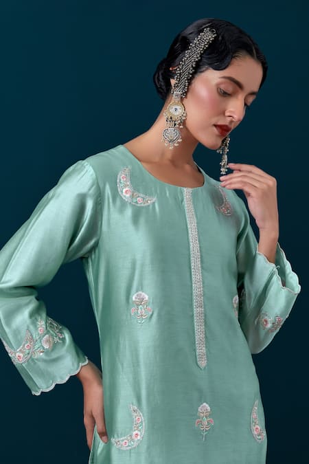 Buy_Anantaa By Roohi_Flower Embroidered Kurta & Pant Set _Online_at_Aza_Fashions