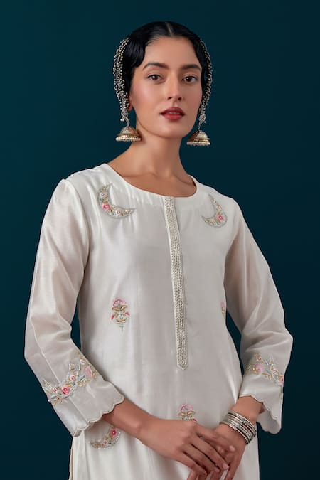 Anantaa By Roohi_Silk Chanderi Embroidered Kurta & Pant Set _at_Aza_Fashions