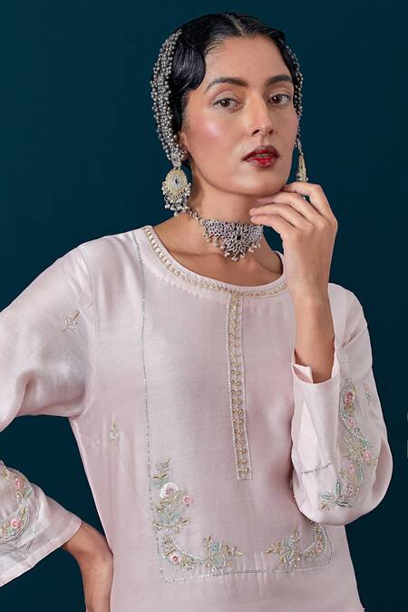 Shop Anantaa By Roohi Flower Embroidered Kurta With Pant Online at Aza Fashions Shop_Anantaa By Roohi_Flower Embroidered Kurta With Pant _Online_at_Aza_Fashions