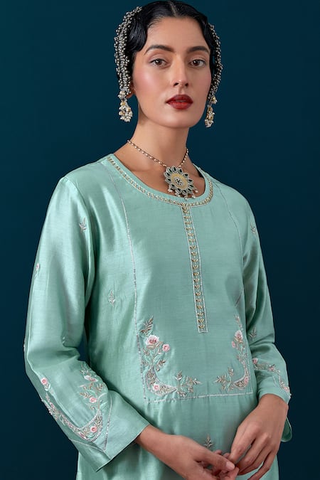 Anantaa By Roohi_Floral Motif Kurta With Pant _at_Aza_Fashions