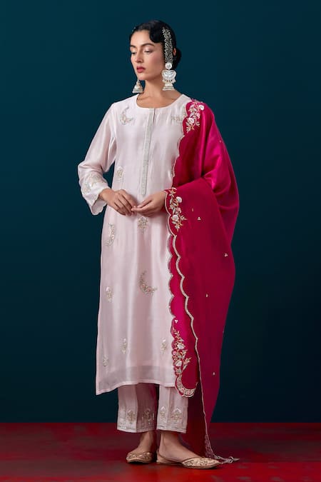 Anantaa By Roohi Scalloped Embroidered Dupatta