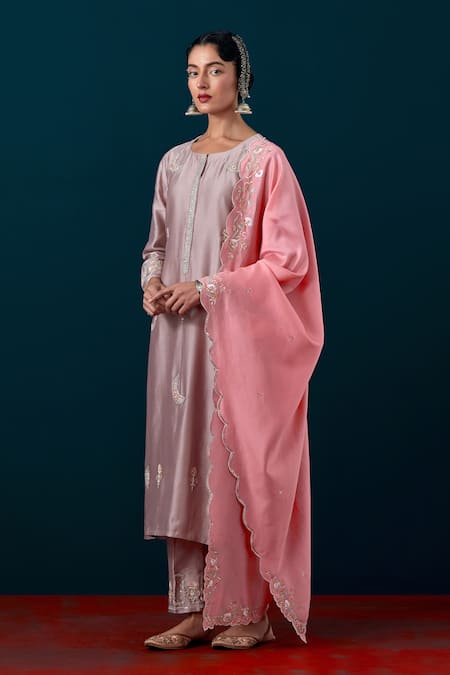 Shop Anantaa By Roohi Floral Border Embroidered Dupatta Online at Aza Fashions Shop_Anantaa By Roohi_Floral Border Embroidered Dupatta _Online_at_Aza_Fashions