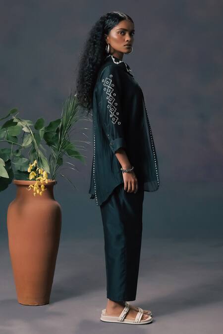 Buy_Arcvsh By Pallavi Singh_Green Chanderi, Silk Embroidery Collared Double Layer Shirt And Pant Set _Online_at_Aza_Fashions