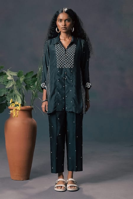 Buy_Arcvsh By Pallavi Singh_Green Silk Embroidery Collared Mulberry Shirt _Online_at_Aza_Fashions