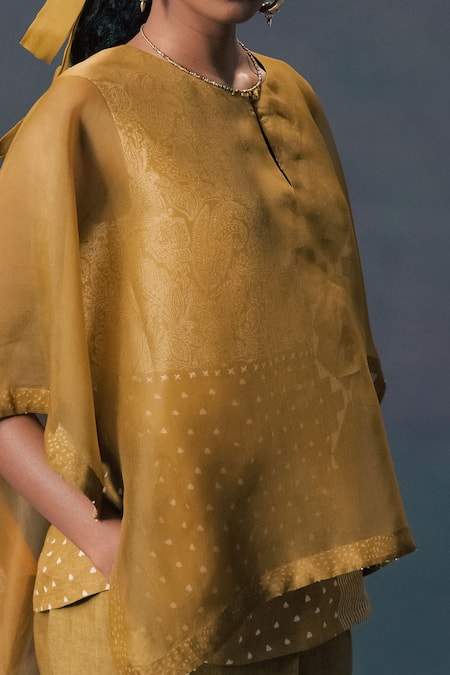 Arcvsh By Pallavi Singh_Green Linen, Organza Round Neck Moss Double Layer Kaftan Set _at_Aza_Fashions