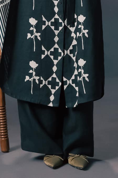 Arcvsh By Pallavi Singh_Green Linen Embroidery Collared Discharge Print Kurta Set _Online_at_Aza_Fashions