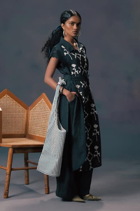 Arcvsh By Pallavi Singh_Green Linen Embroidery Collared Discharge Print Kurta Set _at_Aza_Fashions
