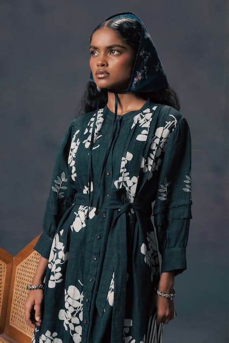 Arcvsh By Pallavi Singh_Green Linen Embroidery Round Neck Discharge Print Gauze Dress _Online_at_Aza_Fashions