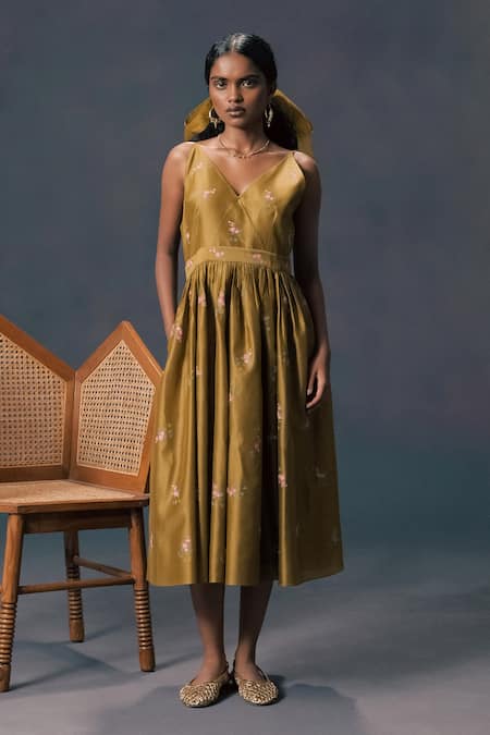 Buy_Arcvsh By Pallavi Singh_Green Organza, Silk, Chanderi Embroidery Round Neck, Scalloped Jacket And Dress _Online_at_Aza_Fashions