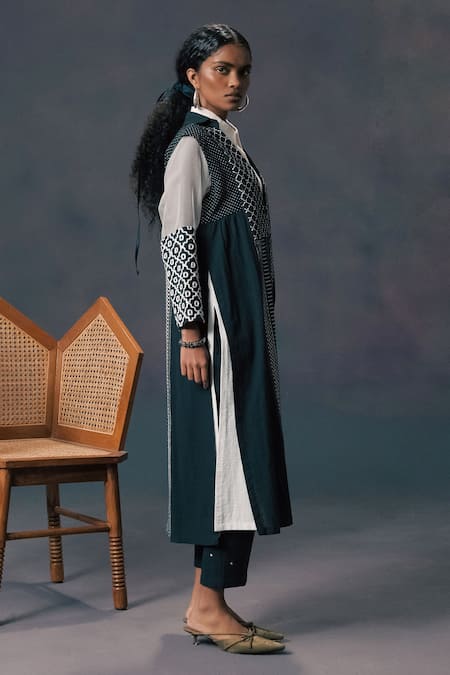 Arcvsh By Pallavi Singh_Green Cotton Embroidery Round Neck, Collared Jacket Pant Set _at_Aza_Fashions