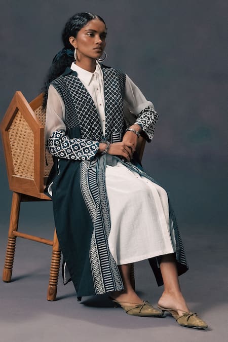 Buy_Arcvsh By Pallavi Singh_Green Cotton Embroidery Round Neck, Collared Jacket Pant Set 