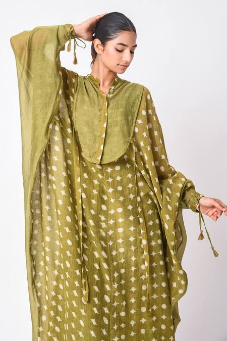 JAYATI GOENKA_Green Silk, Collared Heena Block Print Kaftan Set _at_Aza_Fashions