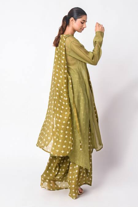 Buy JAYATI GOENKA Green Chanderi Silk Embroidery Mandarin Collar Heena Cord Set Online at Aza Fashions Buy_JAYATI GOENKA_Green Chanderi Silk Embroidery Mandarin Collar Heena Cord Set _Online_at_Aza_Fashions