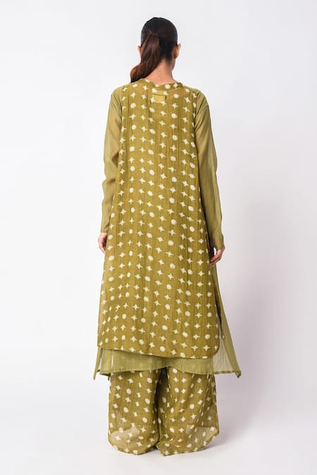 Shop JAYATI GOENKA Green Chanderi Silk Embroidery Mandarin Collar Heena Cord Set at Aza Fashions Shop_JAYATI GOENKA_Green Chanderi Silk Embroidery Mandarin Collar Heena Cord Set _at_Aza_Fashions