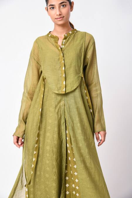 JAYATI GOENKA Green Chanderi Silk Embroidery Mandarin Collar Heena Cord Set at Aza Fashions JAYATI GOENKA_Green Chanderi Silk Embroidery Mandarin Collar Heena Cord Set _at_Aza_Fashions