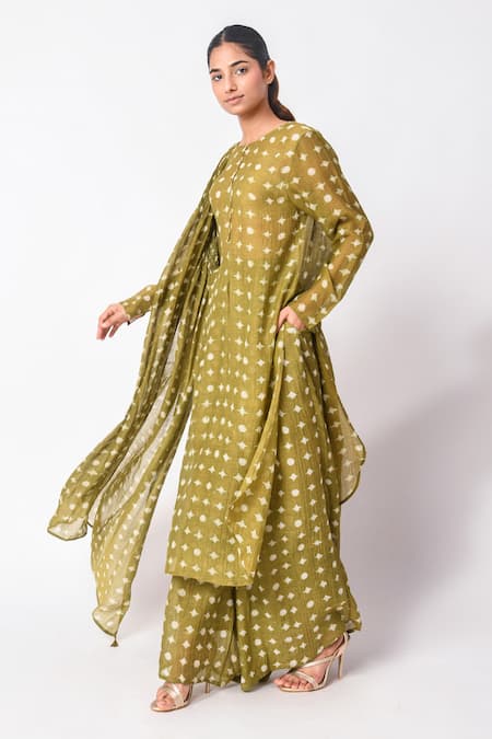 JAYATI GOENKA Green Chanderi Silk Embroidery Round Neck Heena Geometric Print Kurta Set Online at Aza Fashions JAYATI GOENKA_Green Chanderi Silk Embroidery Round Neck Heena Geometric Print Kurta Set _Online_at_Aza_Fashions