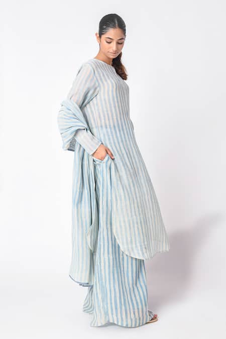 JAYATI GOENKA_Blue Chanderi Silk Round Neck Stripe Print Kurta Set _Online_at_Aza_Fashions