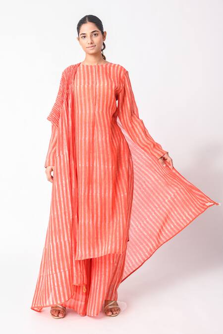 JAYATI GOENKA_Orange Chanderi Silk Round Neck Linear Print Kurta Set _Online_at_Aza_Fashions
