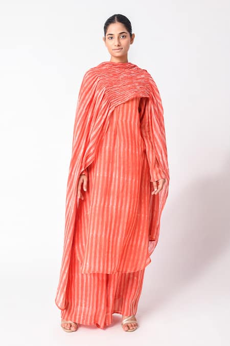 Buy_JAYATI GOENKA_Orange Chanderi Silk Round Neck Linear Print Kurta Set _Online_at_Aza_Fashions